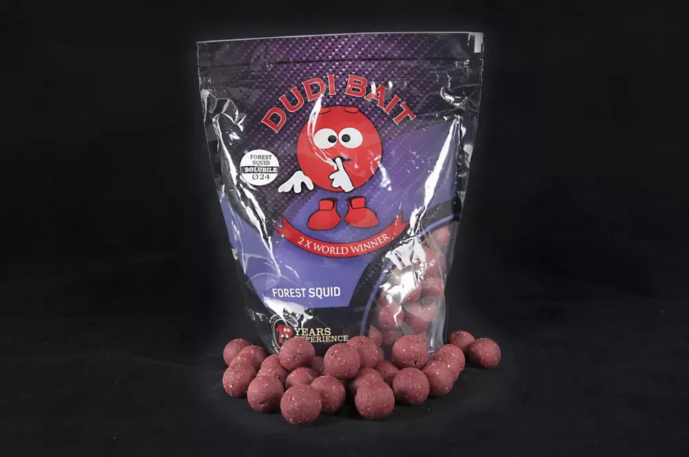 Lage Kosten DUDI BAIT Bojli "Forest Squid" 1 kg - 20mm, Oldódó
